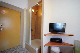 Отель Hotel Wysoka Brama Ольштын Двухместный номер с 2 отдельными кроватями и душем-2